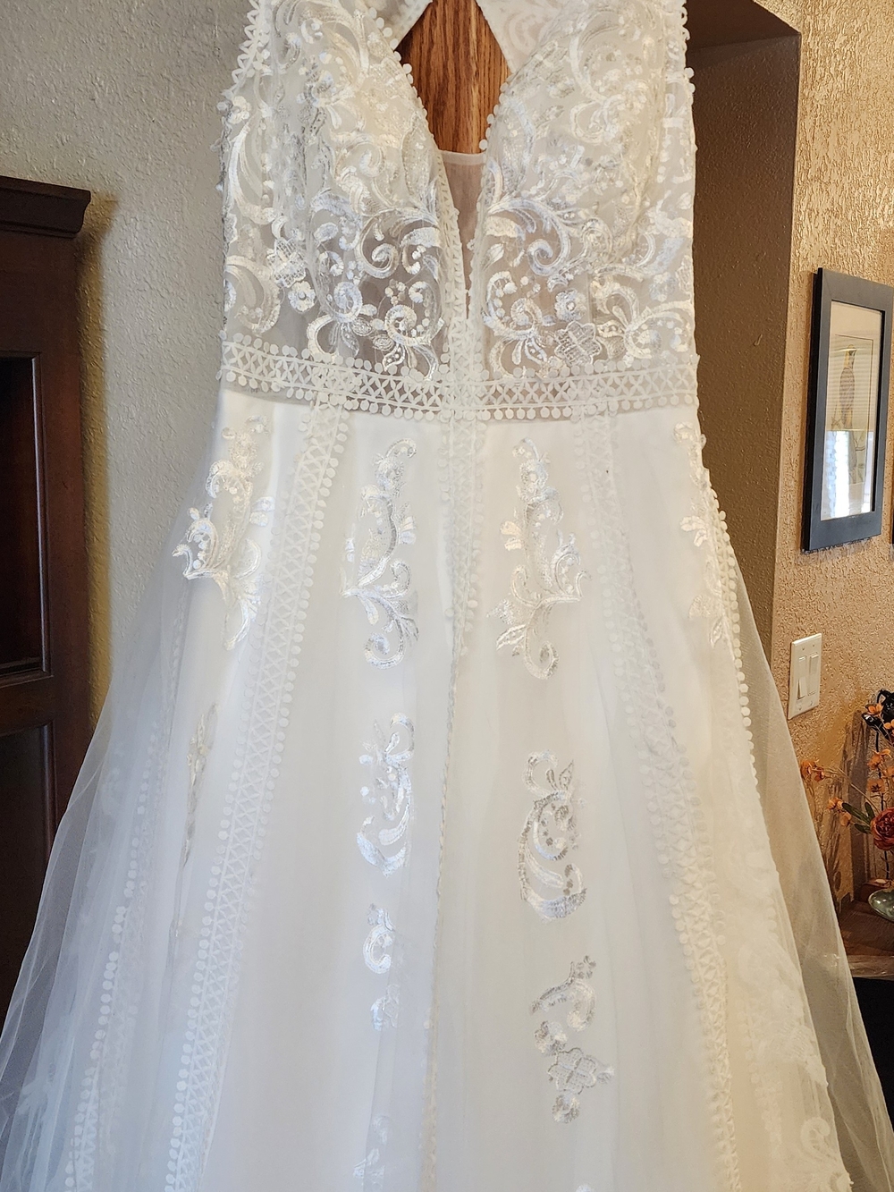 Elegant White Lace A-Line Wedding Dress with V-Neck - Picture 2 of 6